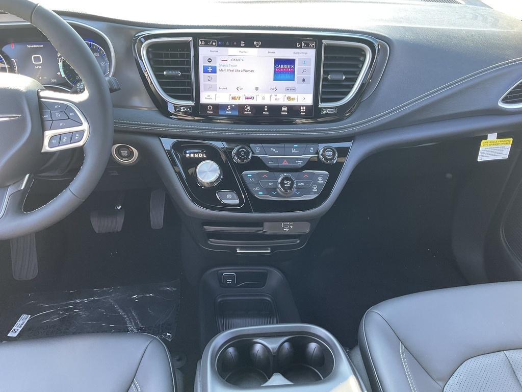 new 2026 Chrysler Pacifica car, priced at $43,778