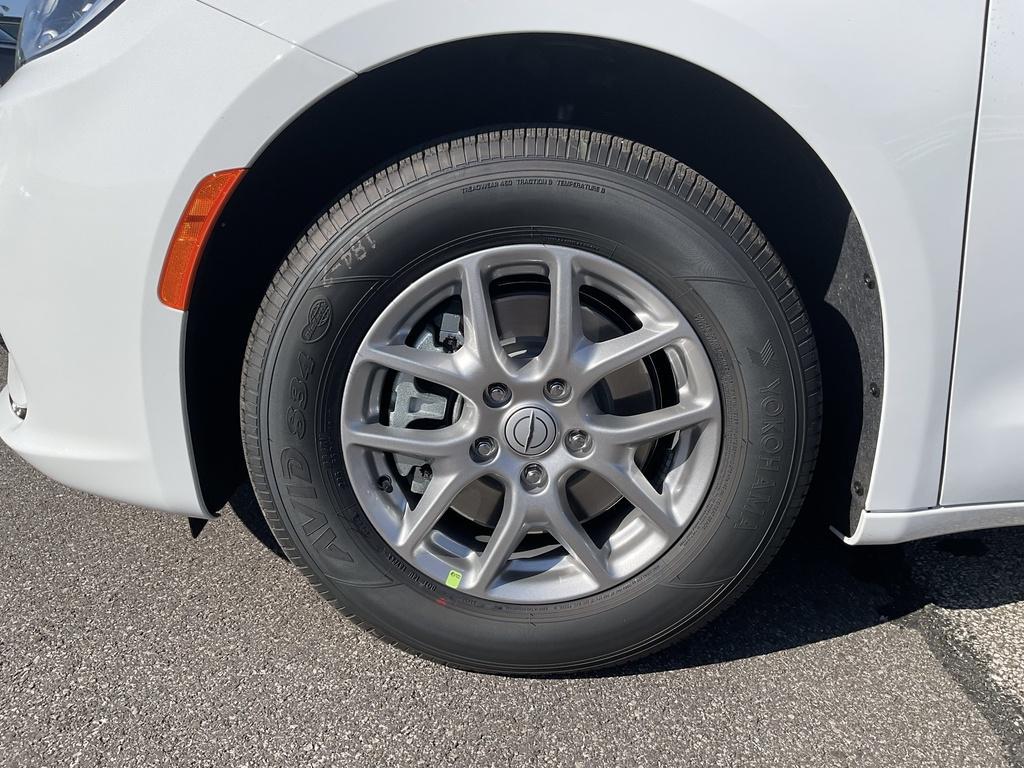 new 2026 Chrysler Pacifica car, priced at $43,778