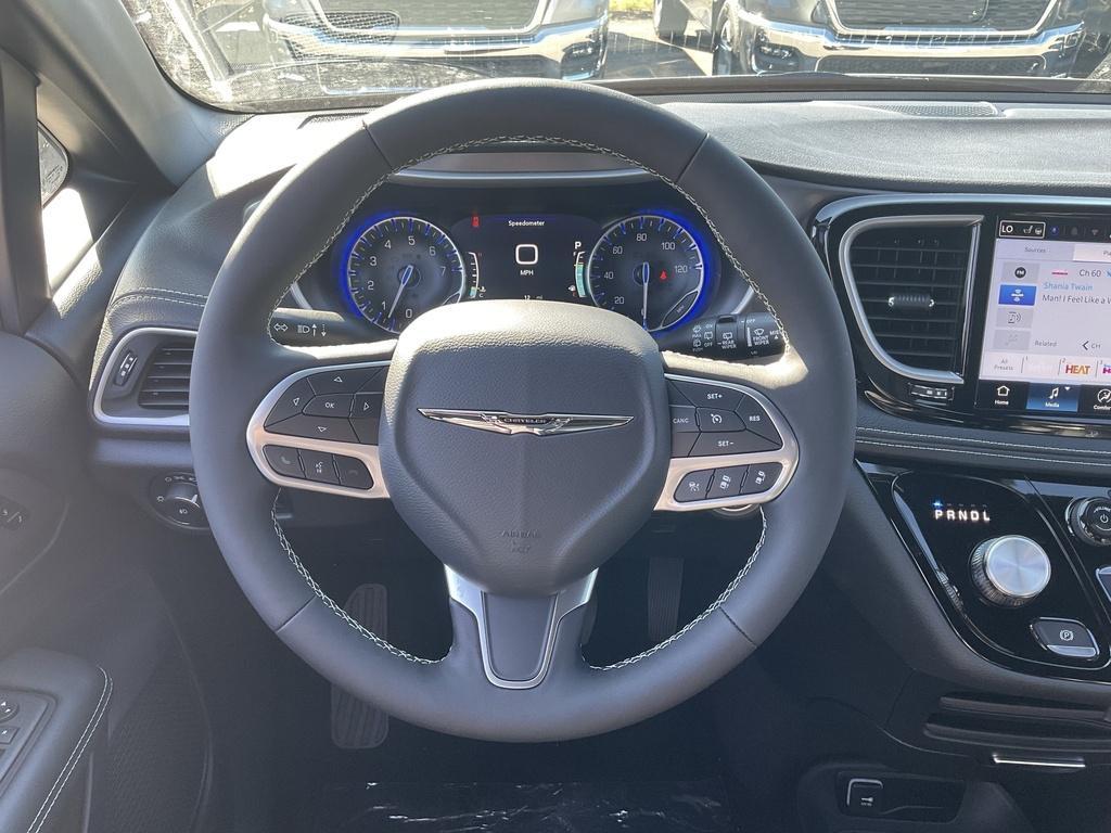 new 2026 Chrysler Pacifica car, priced at $43,778