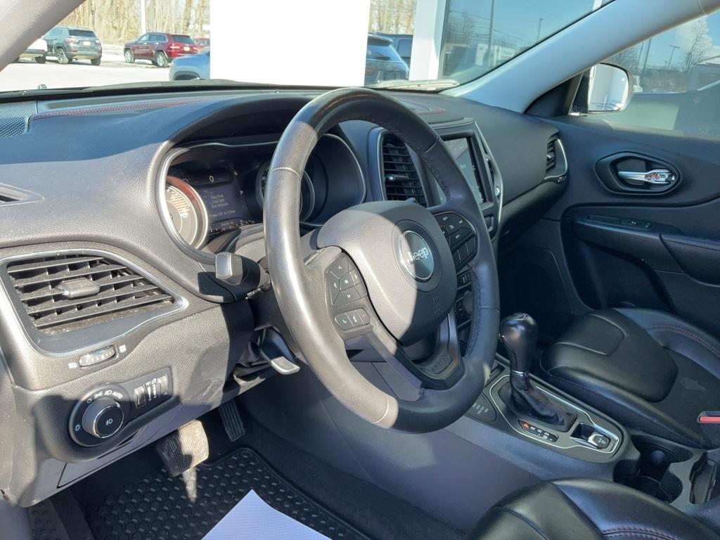 used 2022 Jeep Cherokee car, priced at $27,990