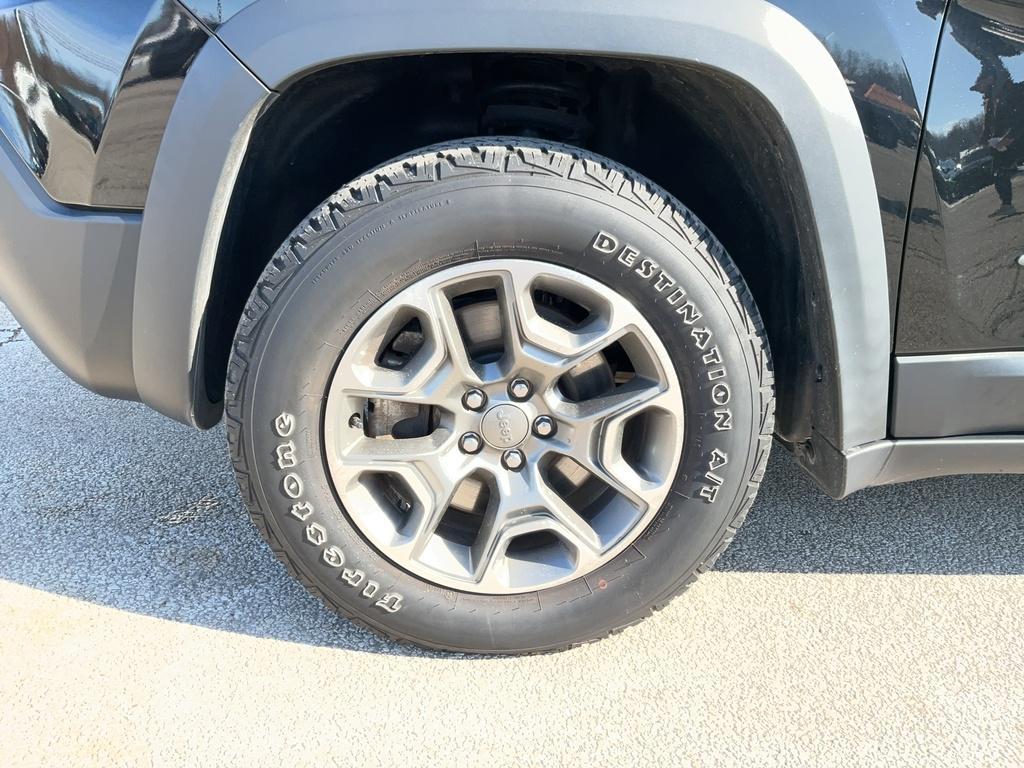 used 2022 Jeep Cherokee car, priced at $27,990