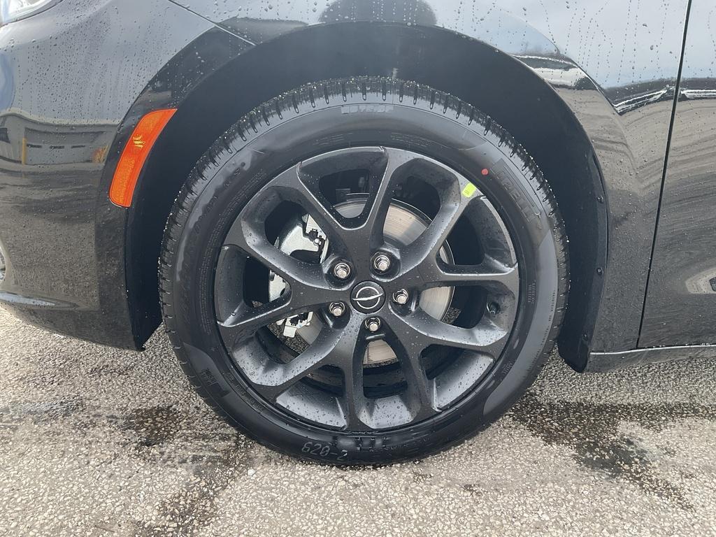 new 2026 Chrysler Pacifica car, priced at $44,910