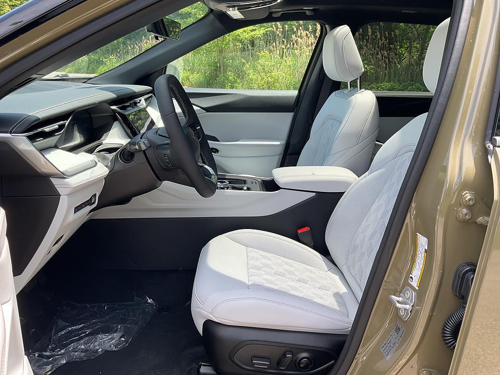 new 2026 Jeep Cherokee car, priced at $45,053