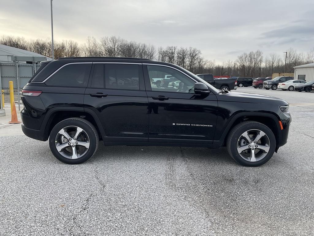 new 2026 Jeep Grand Cherokee car, priced at $49,580