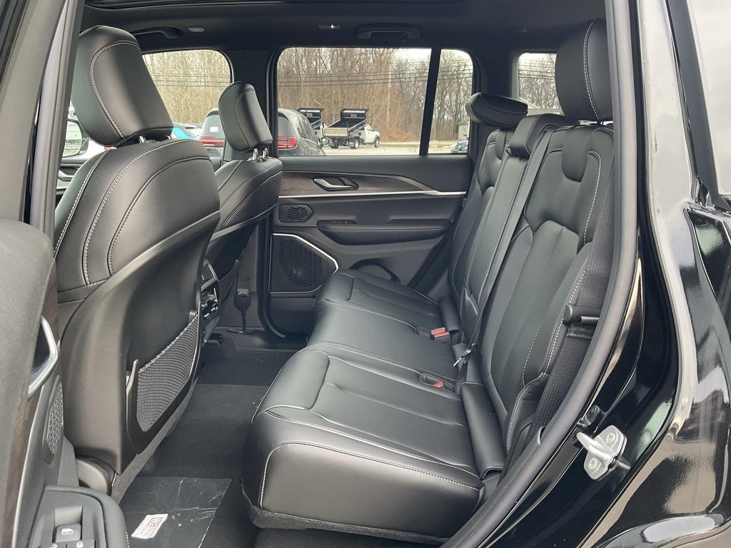 new 2026 Jeep Grand Cherokee car, priced at $49,580