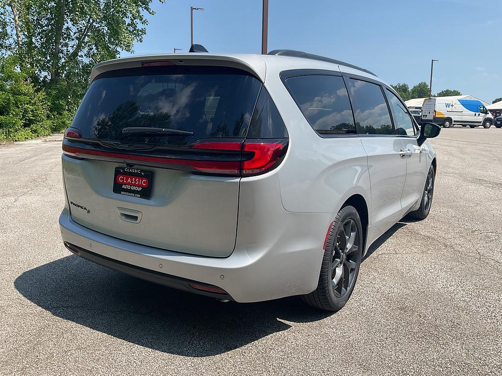 new 2026 Chrysler Pacifica car, priced at $42,271