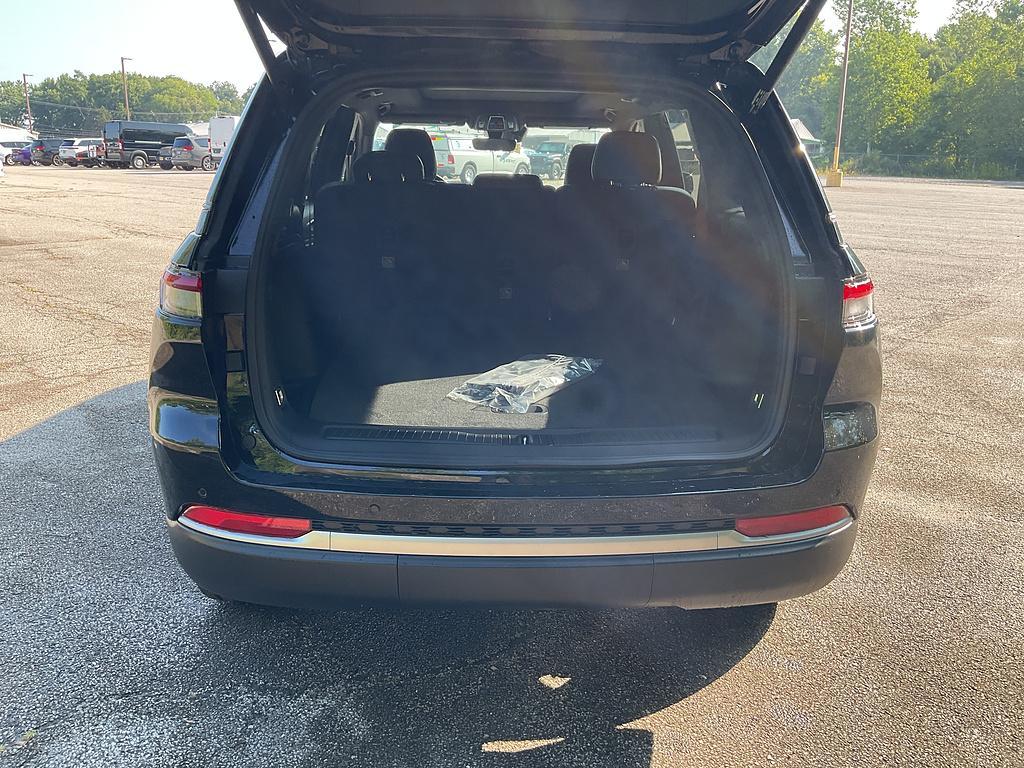 new 2027 Jeep Grand Cherokee car, priced at $50,009