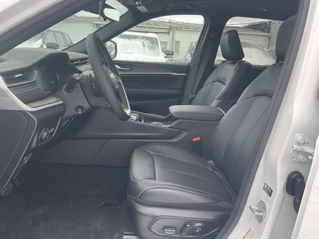 new 2026 Jeep Grand Cherokee car, priced at $52,462