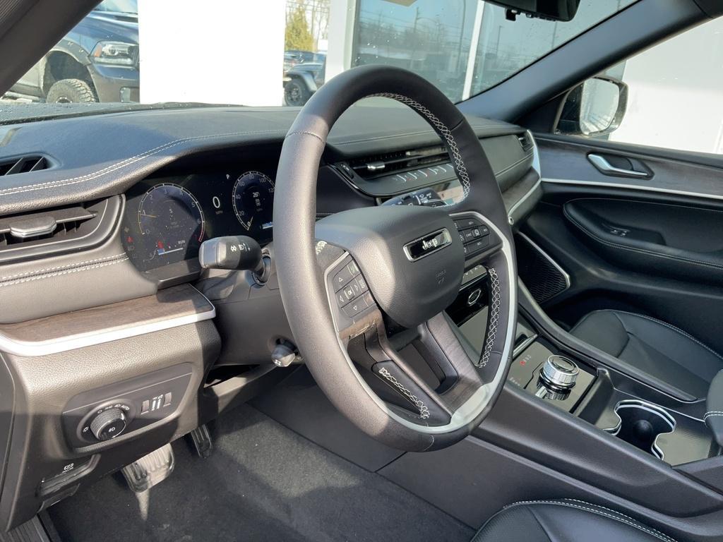 new 2026 Jeep Grand Cherokee car, priced at $53,805