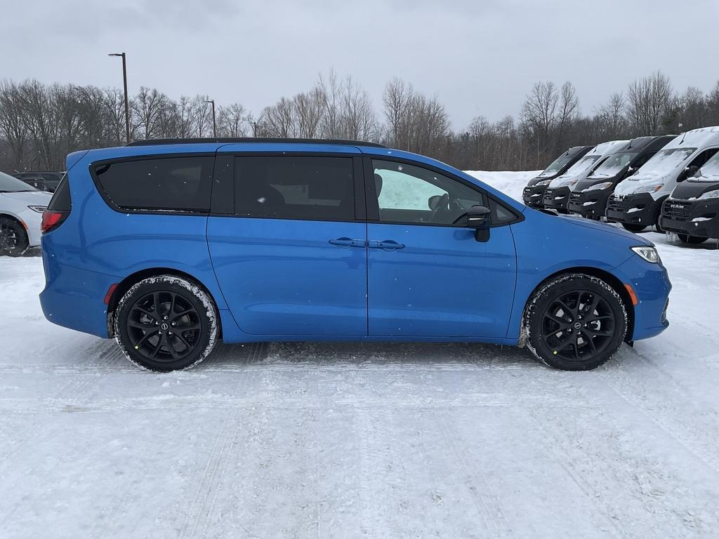 new 2026 Chrysler Pacifica car, priced at $45,405