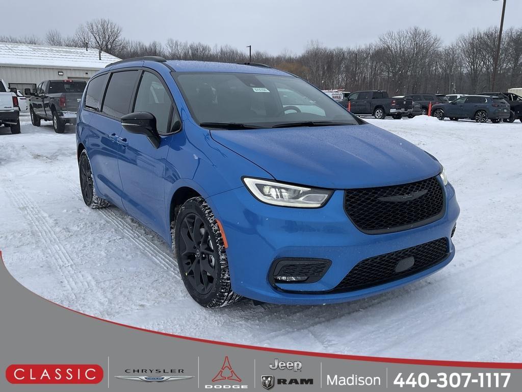 new 2026 Chrysler Pacifica car, priced at $45,405