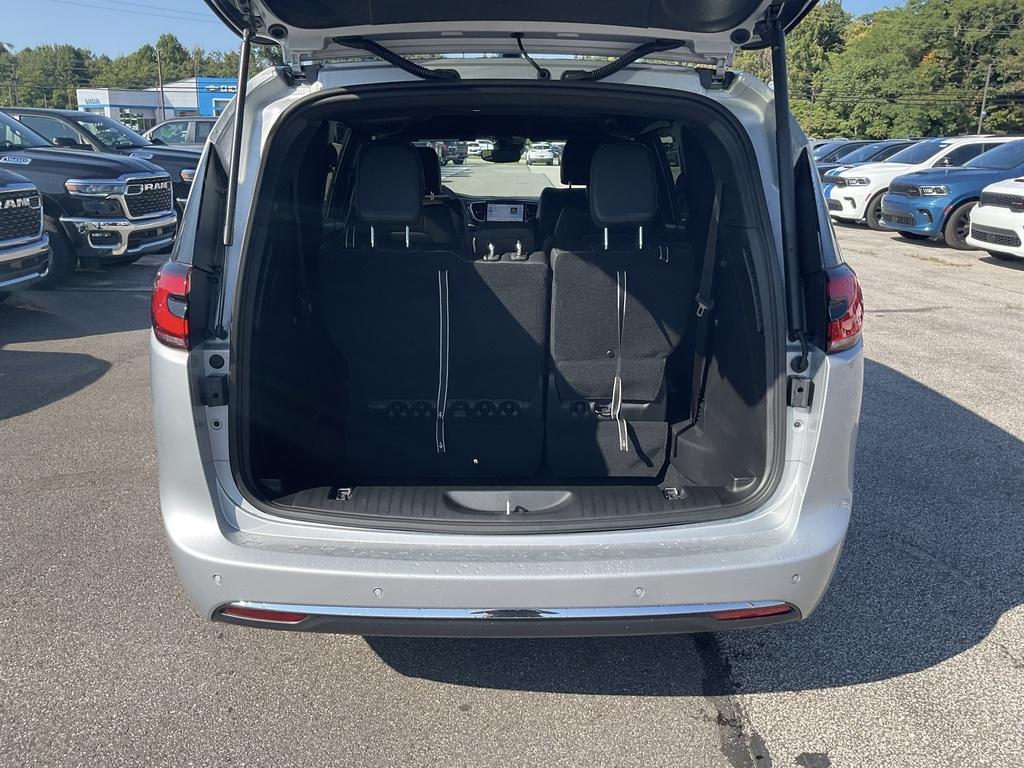 new 2026 Chrysler Pacifica car, priced at $43,948