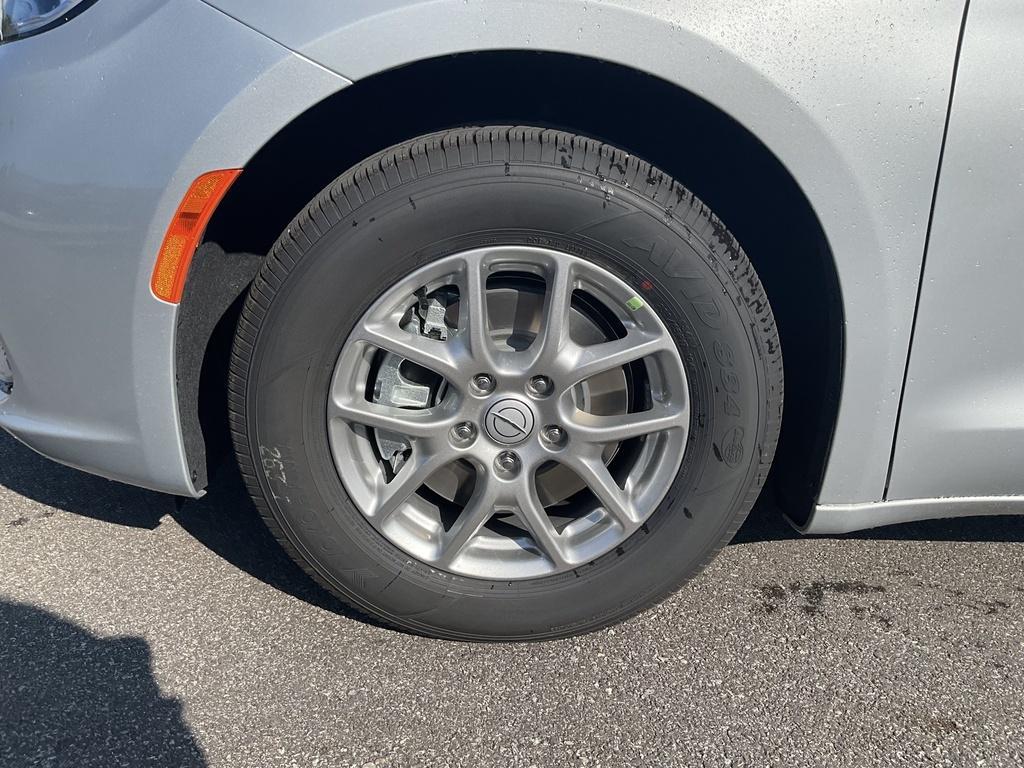 new 2026 Chrysler Pacifica car, priced at $43,948