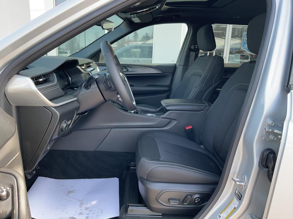 new 2026 Jeep Grand Cherokee L car, priced at $47,305