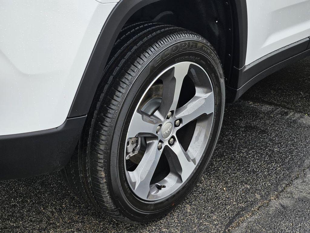 new 2026 Jeep Grand Cherokee car, priced at $45,390