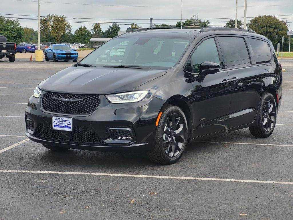 new 2026 Chrysler Pacifica car, priced at $53,815