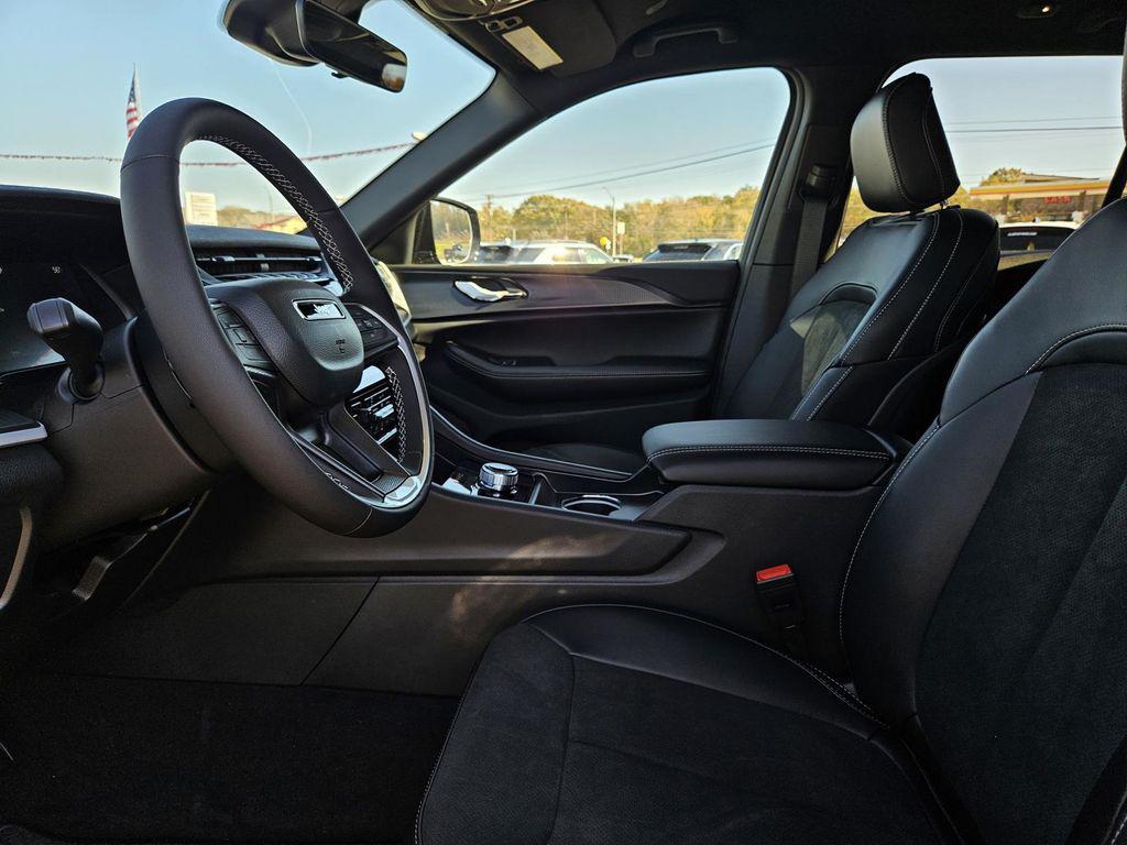 new 2025 Jeep Grand Cherokee car, priced at $41,580