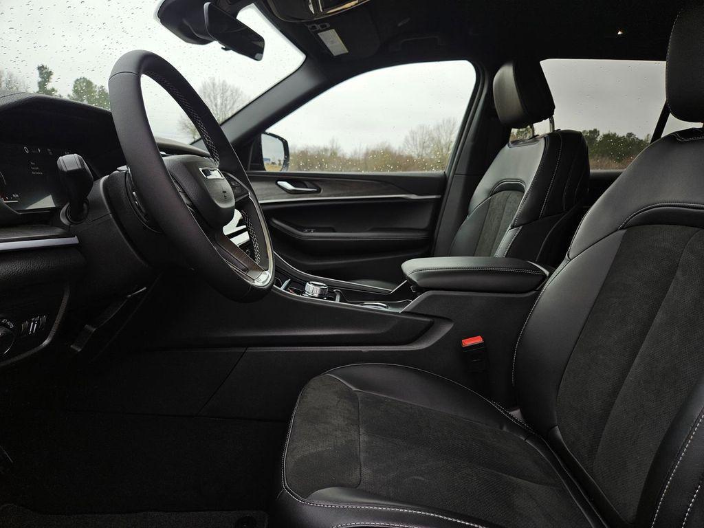 new 2026 Jeep Grand Cherokee car, priced at $46,025