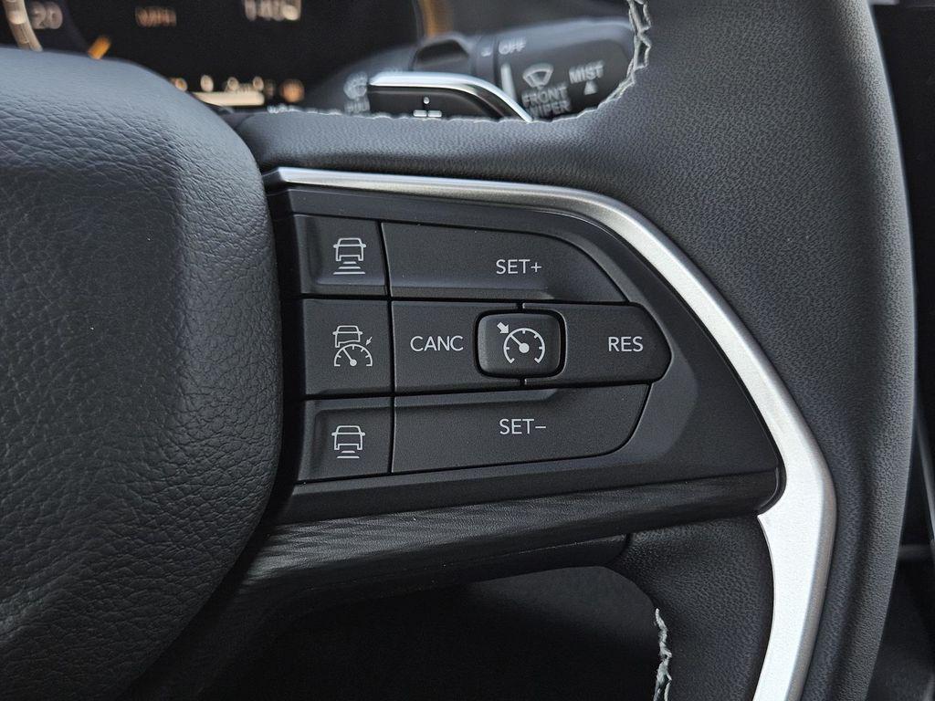 new 2025 Jeep Grand Cherokee car, priced at $40,980