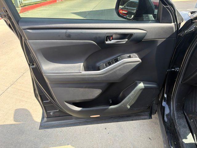 used 2022 Toyota Highlander car, priced at $29,223