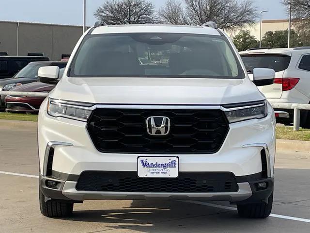 new 2025 Honda Pilot car, priced at $51,681