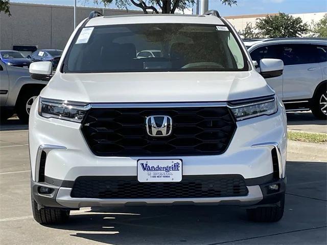 new 2025 Honda Pilot car, priced at $51,981