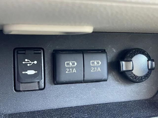 used 2017 Toyota Highlander car, priced at $21,629