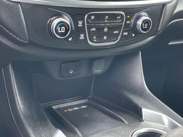 used 2023 Chevrolet Traverse car, priced at $29,425