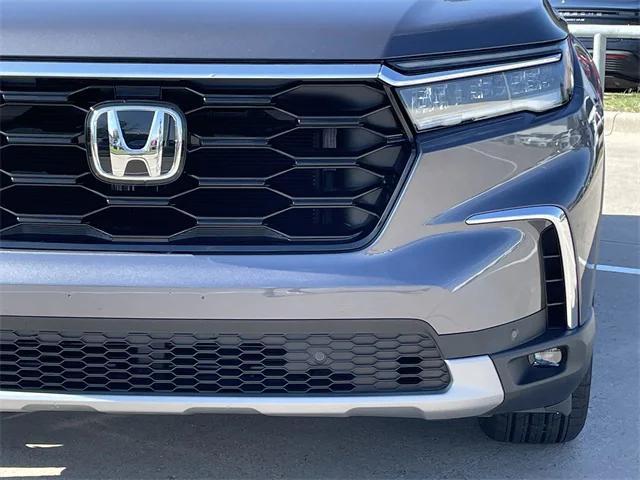 new 2025 Honda Pilot car, priced at $49,457