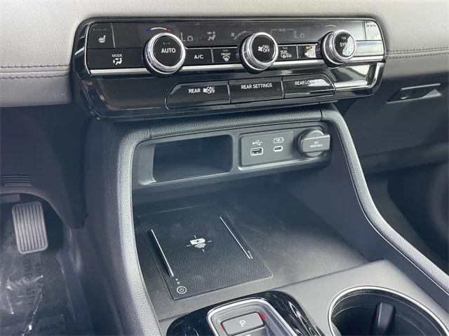 new 2025 Honda Pilot car, priced at $43,712