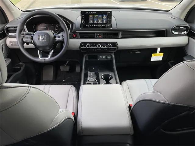 new 2025 Honda Pilot car, priced at $43,712