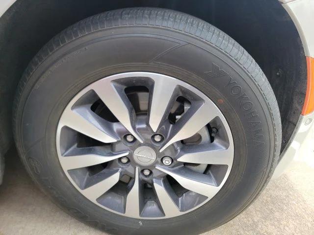 used 2020 Chrysler Pacifica car, priced at $23,385