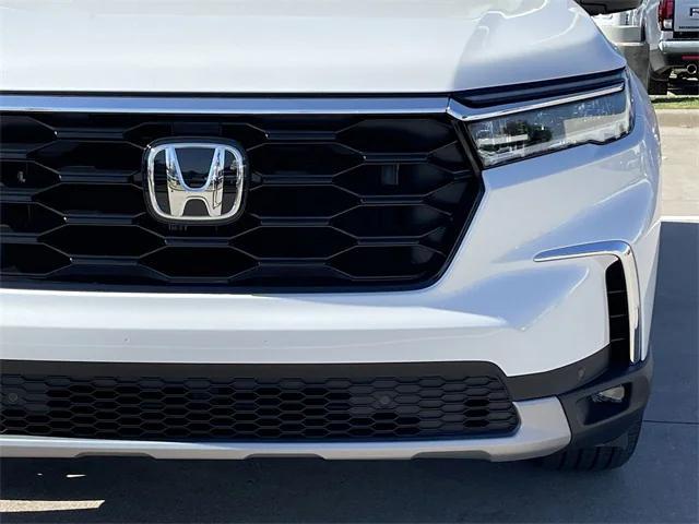 new 2025 Honda Pilot car, priced at $52,012