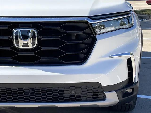 new 2025 Honda Pilot car, priced at $52,562
