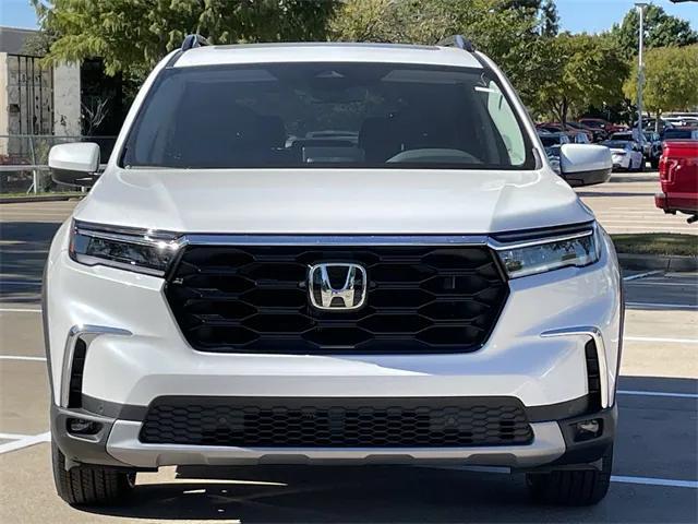 new 2025 Honda Pilot car, priced at $52,562