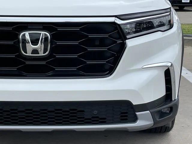 new 2025 Honda Pilot car, priced at $49,908