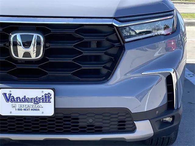 new 2025 Honda Pilot car, priced at $49,686