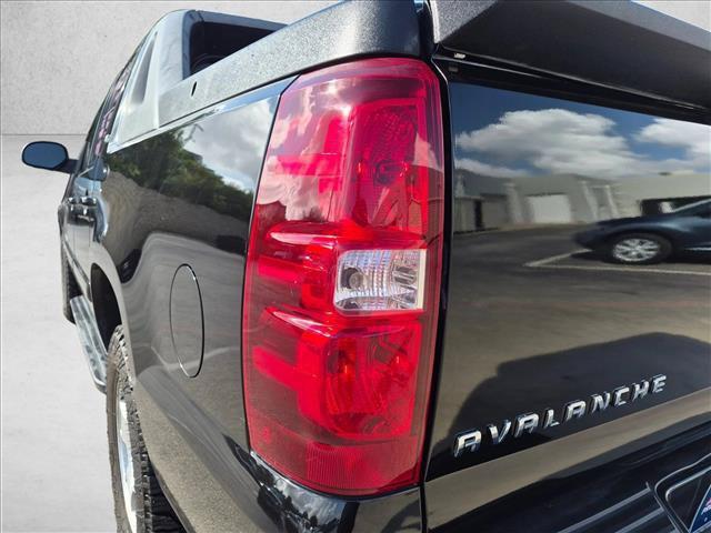 used 2007 Chevrolet Avalanche car, priced at $12,995