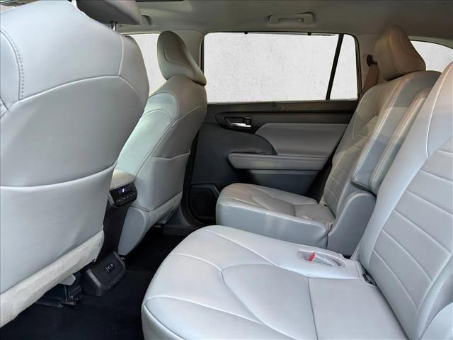 used 2021 Toyota Highlander car, priced at $25,604