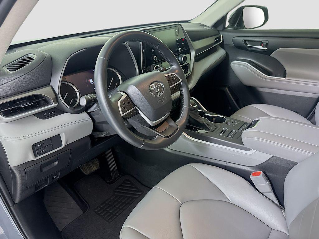 used 2022 Toyota Highlander car, priced at $36,594