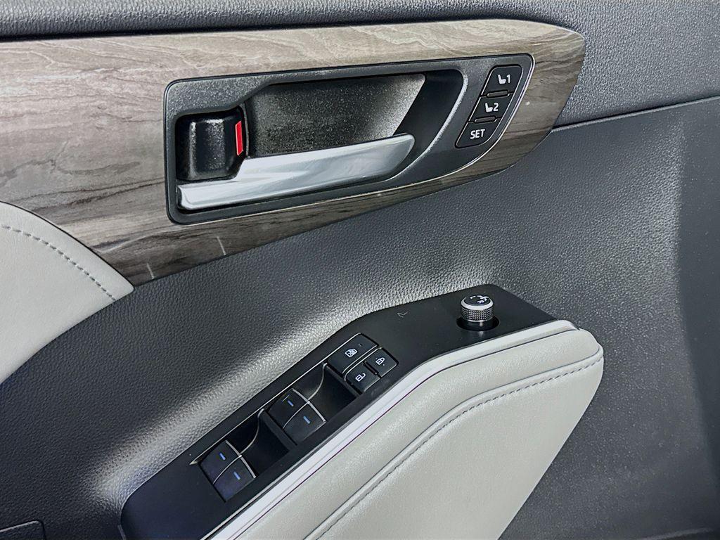 used 2021 Toyota Highlander car