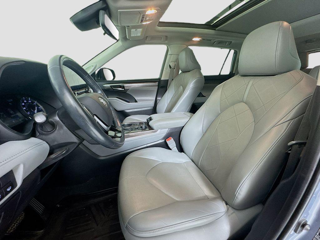 used 2021 Toyota Highlander car