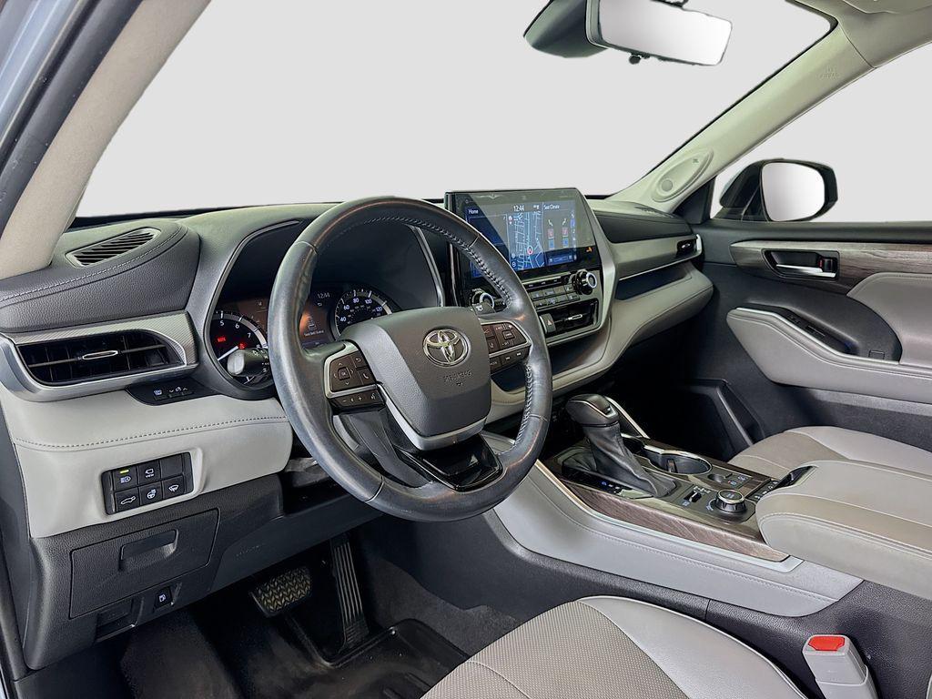 used 2021 Toyota Highlander car