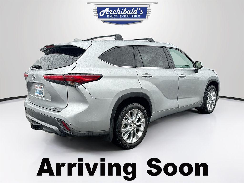 used 2022 Toyota Highlander car, priced at $36,432