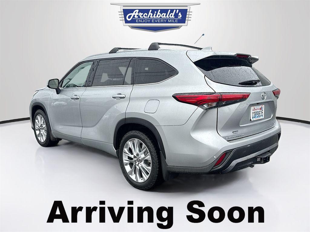used 2022 Toyota Highlander car, priced at $36,432