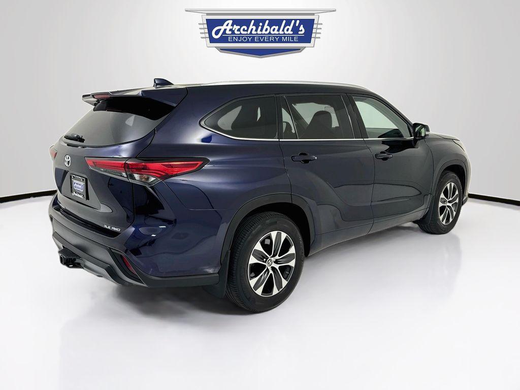 used 2022 Toyota Highlander car, priced at $37,080