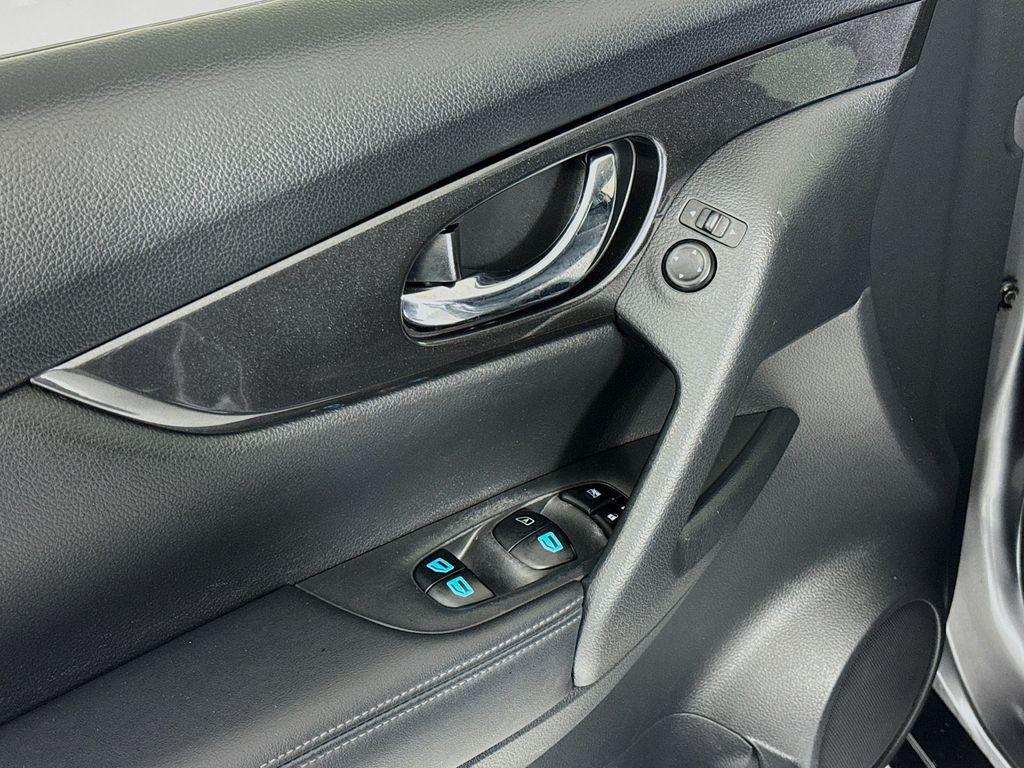 used 2018 Nissan Rogue car, priced at $13,737