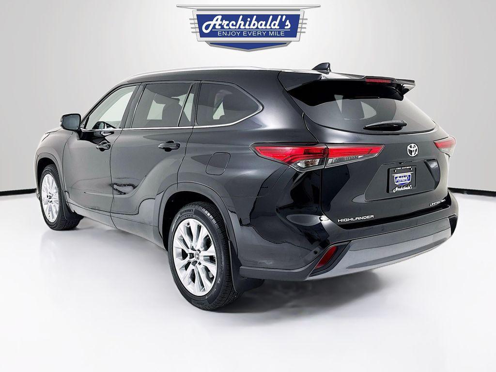 used 2020 Toyota Highlander car, priced at $22,952