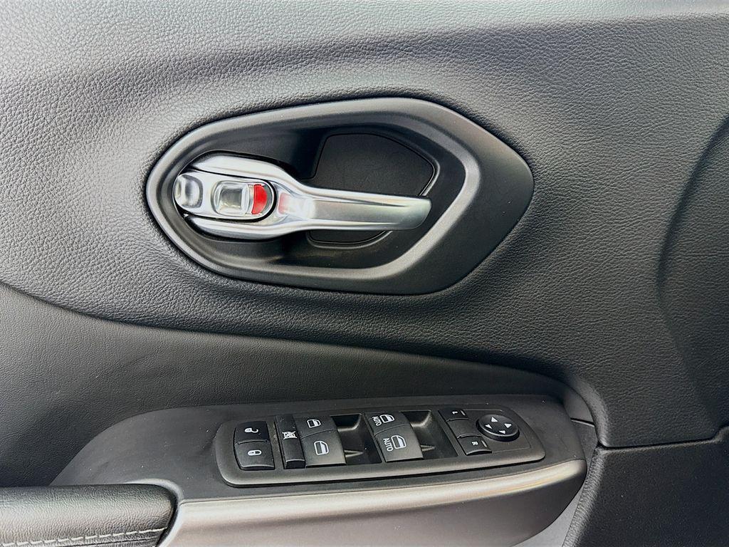 used 2021 Jeep Cherokee car, priced at $20,481