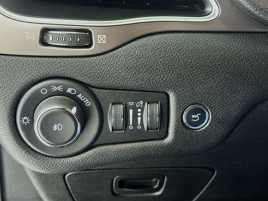 used 2020 Jeep Cherokee car, priced at $16,677